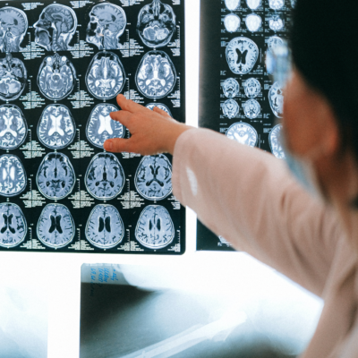 Una neurologa al lavoro